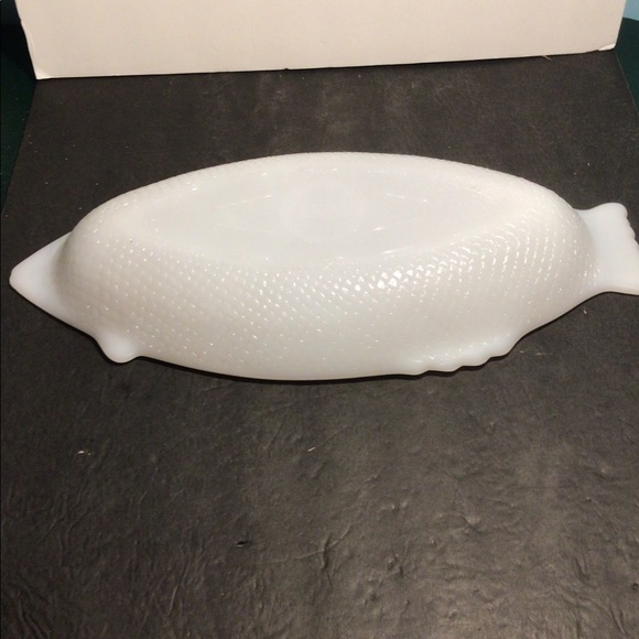Vintage 1940’s Ornate 18in Glasbake Fish Milk Glass platter - Picture 5 of 7
